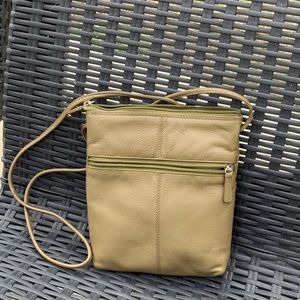 🌈3 for $25🌈 Leather Crossbody in a gorgeous green/gold